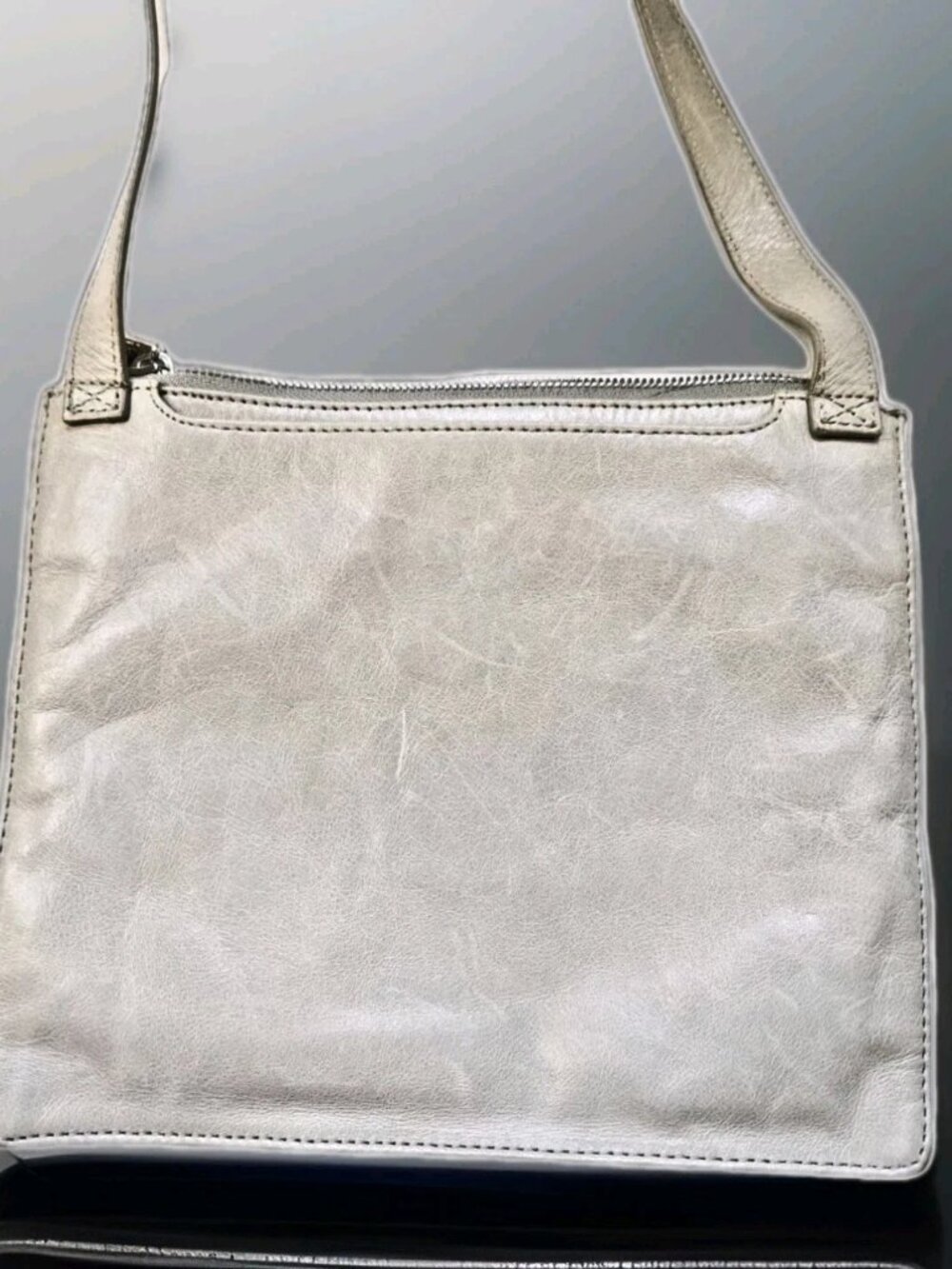 HOBO Goldie Leather Crossbody Bag Light Gray Magnetic Closure Adjustable Strap - Picture 7 of 7